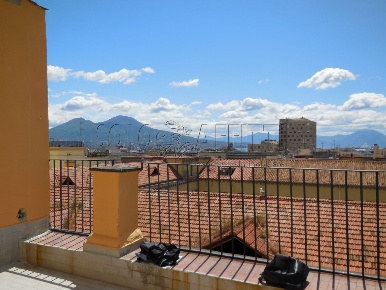 Foto Appartamento in Piazza S. Maria la Nova 21, Napoli Centro Storico