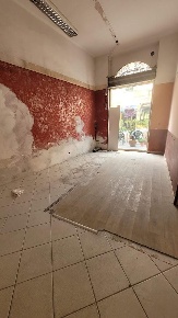 Foto Locale commerciale a Carrara Centro di 60 m² con 2 locali in vendita