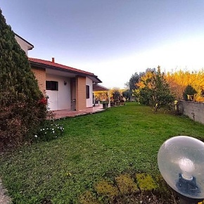 Foto Villa bifamiliare a Cascina Navacchio Sud di 160 m² con 6 locali
