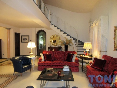 Foto Villa unifamiliare a Vinci Spicchio-sovigliana di 500 m² con 16 locali