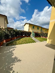 Foto Villa unifamiliare a Capannori Gragnano - Lappato di 95 m² in vendita