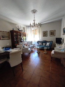 Foto Appartamento a Carrara Centro di 93 m² con 4 locali in vendita
