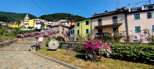 Foto Casa indipendente a Pignone Centro di 209 m² con 8 locali in vendita