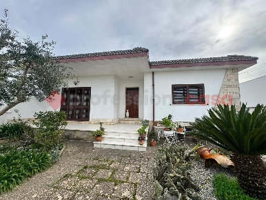 Foto Villa singola in Via G. Fava 21, Manduria Centro di 207 m² in vendita