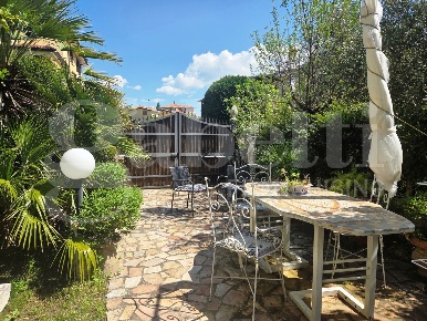 Foto Appartamento in Via Billie Holiday 20, Mendicino di 50 m² con 2 locali