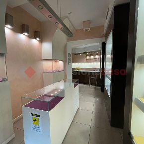 Foto Negozio a Agliana Centro di 65 m² con 1 locali in affitto