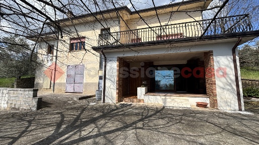Foto Villa singola in Strada Regionale 155 37, Alatri Tecchiena di 280 m²