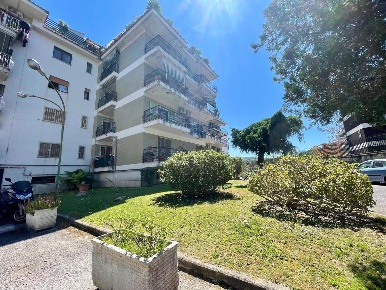 Foto Appartamento in Via CROCILLO 69, Quarto di 85 m² con 3 locali