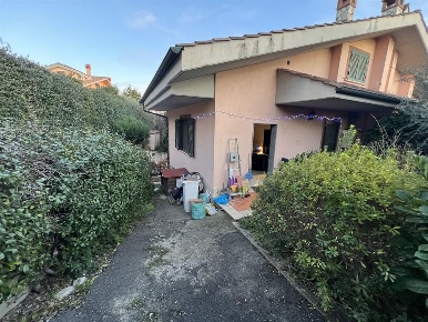 Foto Villa a schiera in Via Francia, Guidonia Montecelio di 66 m²