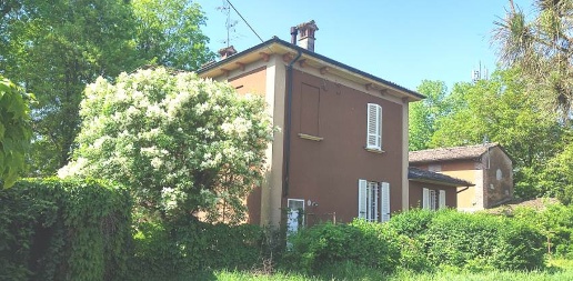 Foto Villa unifamiliare a Spessa Centro di 210 m² con 8 locali in vendita