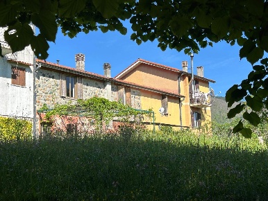 Foto Casa indipendente a Calice al Cornoviglio di 80 m² con 3 locali