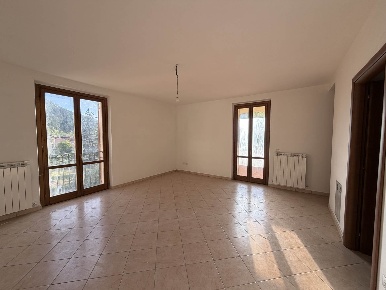 Foto Appartamento in Via Adriatica  113, Foligno di 69 m² con 3 locali