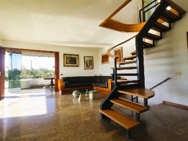 Foto Villa unifamiliare a Camaiore di 319 m² con 14 locali in vendita