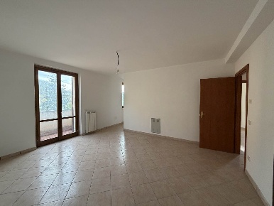 Foto Appartamento in Via Adriatica 113, Foligno di 88 m² con 5 locali