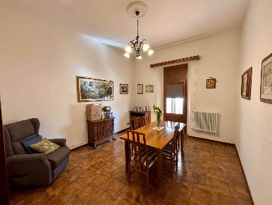 Foto Casa indipendente a Prato Iolo di 160 m² con 6 locali in vendita
