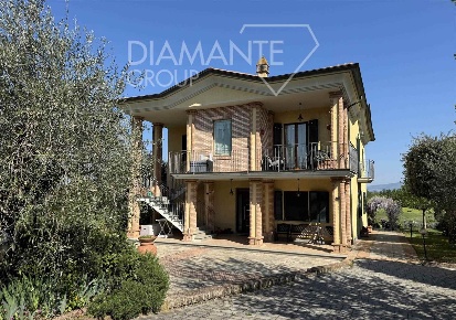 Foto Villa unifamiliare a Castiglione del Lago Soccorso di 280 m²