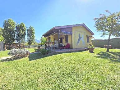 Foto Casa indipendente a Camaiore Camaiore Paese di 50 m² con 5 locali