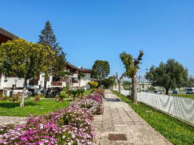 Foto Appartamento in Via Giuseppe Fanelli  224, Bari Mungivacca di 242 m²