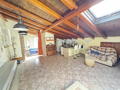 Foto Appartamento in Via Morgioni 12, Valverde di 63 m² con 2 locali