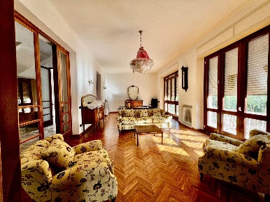 Foto Villa unifamiliare in Viale Baccelli, Montecatini-Terme di 400 m²