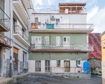 Foto Appartamento in Via Cardillo 18, Lentini di 84 m² con 3 locali