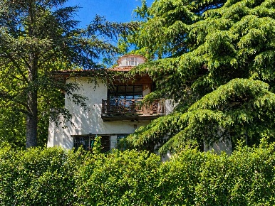 Foto Villa unifamiliare a Pecetto Torinese di 225 m² con 8 locali
