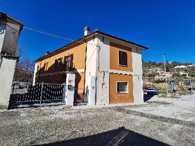 Foto Appartamento a San Severino Marche Centro di 153 m² con 5 locali