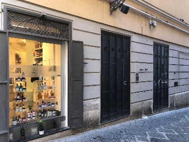 Foto Negozio in Via Porta di Mare snc, Salerno di 12 m² con 1 locali