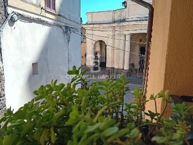 Foto Appartamento in Via San Pio, Sutri Centro di 65 m² con 3 locali
