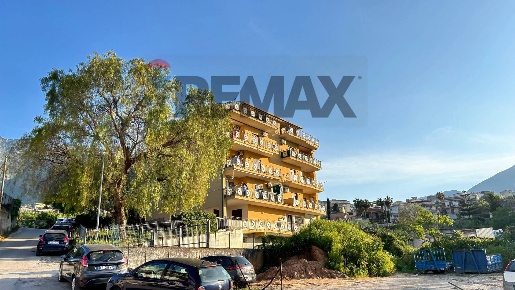 Foto Appartamento in Via Bologna 1, Carini Centro di 118 m² con 8 locali