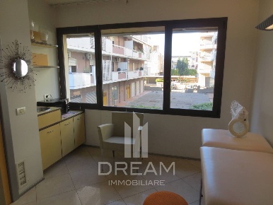 Foto Laboratorio in viale Colombo, Quartu Sant'Elena Quartu di 79 m²