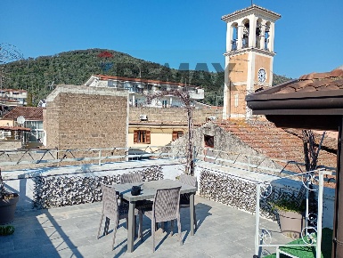 Foto Case semi ndipendenti in MADONNA DI POMEI 1unico, Caserta di 550 m²