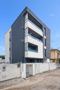 Foto Appartamento in Viale Enrico Toti 7, Riccione Abissinia di 105 m²