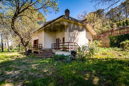 Foto Villa unifamiliare in VIA DELLE  RONDINI - CONTRADA COLOMBO SNC,