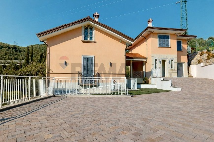 Foto Villa unifamiliare a Massarosa Pian del Quercione, Montramito