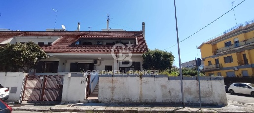Foto Villa a schiera in Via Farinata degli Uberti 21, Brindisi di 228 m²