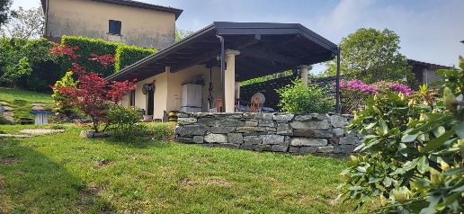 Foto Villa unifamiliare in Via Ticino, Varallo Pombia Centro di 120 m²