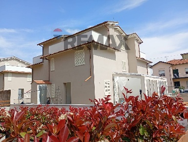 Foto Villa a schiera a Montecatini-Terme di 161 m² con 9 locali in vendita
