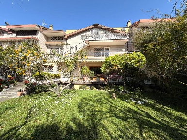 Foto Villa unifamiliare in Viale Gorgia Di Leontini, Roma Casal Palocco