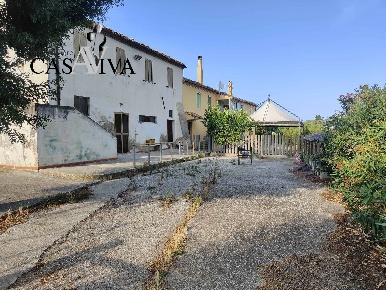 Foto Rustico in Contrada Colle di Guardia 1, Ripatransone di 220 m²