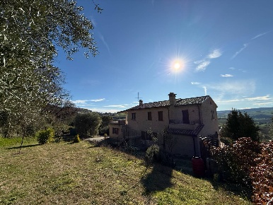 Foto Casa indipendente in C.da Mentuccia 2, Fermo di 300 m² con 13 locali