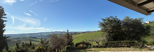 Foto Casa indipendente in C.da Mentuccia 2, Fermo di 300 m² con 13 locali