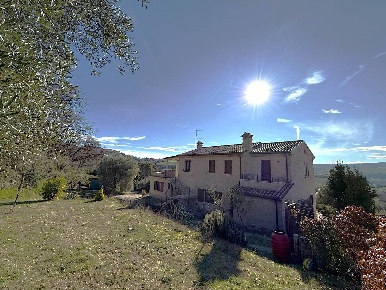 Foto Casa indipendente in C.da Mentuccia 2, Fermo di 300 m² con 13 locali