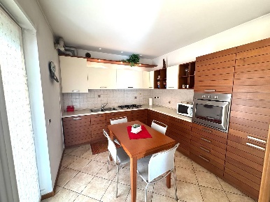 Foto Appartamento in via Caneppele, Trento Gardolo di 77 m² con 4 locali