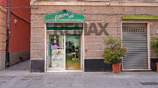 Foto Attività commerciale in Via Sestri 24 R, Genova Sestri Ponente