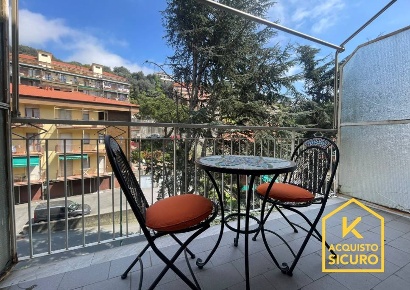 Foto Appartamento in Via Mombello 1, Varazze Centro di 61 m² con 2 locali