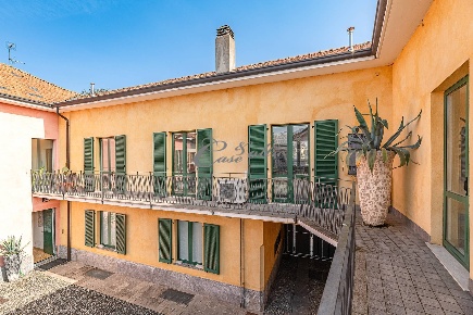 Foto Ufficio in Via Como, Novedrate Centro di 120 m² con 3 locali