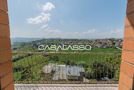 Foto Appartamento in Via Cairoli 38, Mogliano Centro di 165 m² con 8 locali