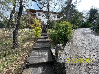 Foto Case semi ndipendenti in Via Venezian, Sagrado Centro di 254 m²