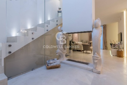 Foto Villa unifamiliare in viale oneglia 18, Riccione di 210 m² in vendita